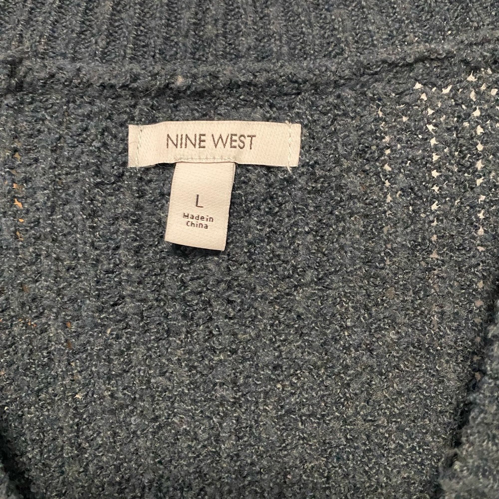 Sweater - Picture 2 of 3